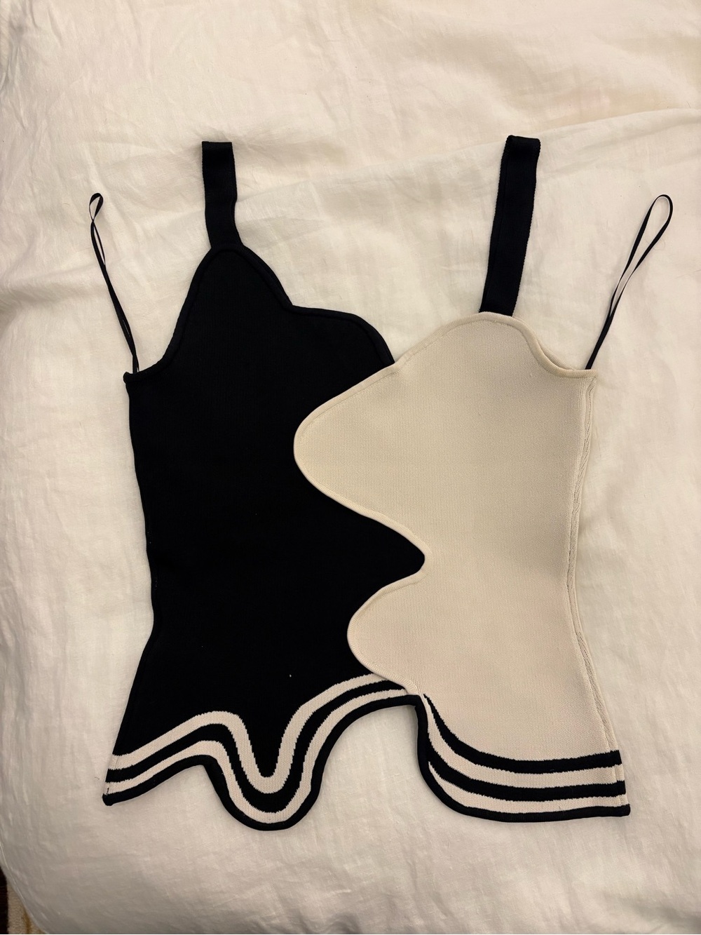 PH5 knitted scalloped Wavy Hem Colorblock Tank Top — Black & Cream - Picture 4 of 6